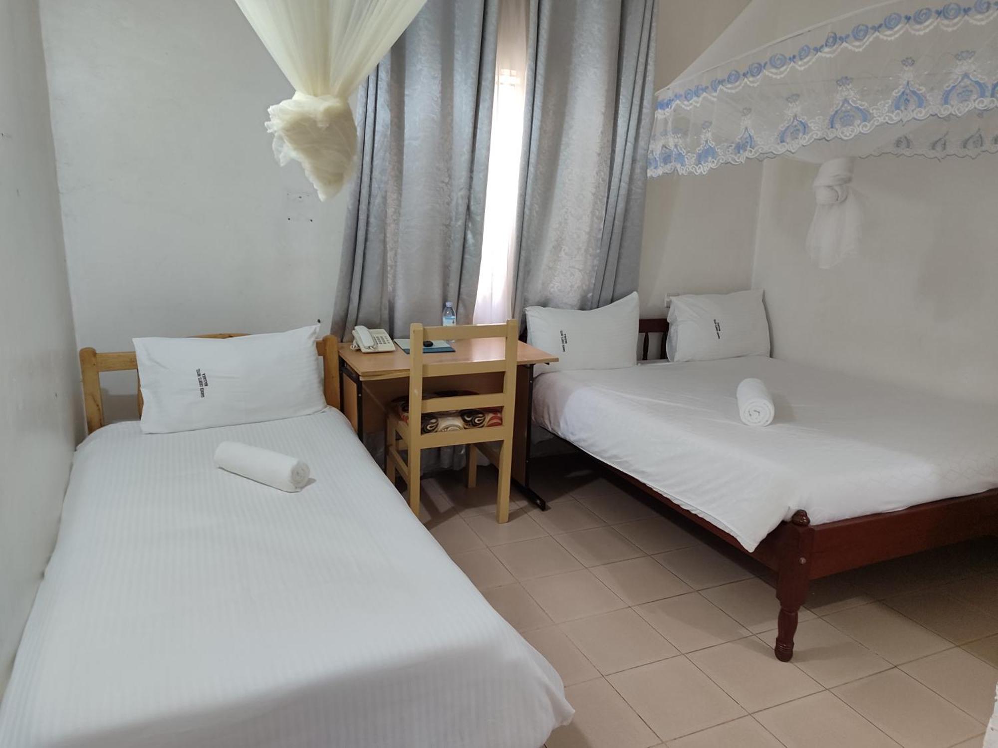 Garden Courts Hotel Masaka Екстер'єр фото