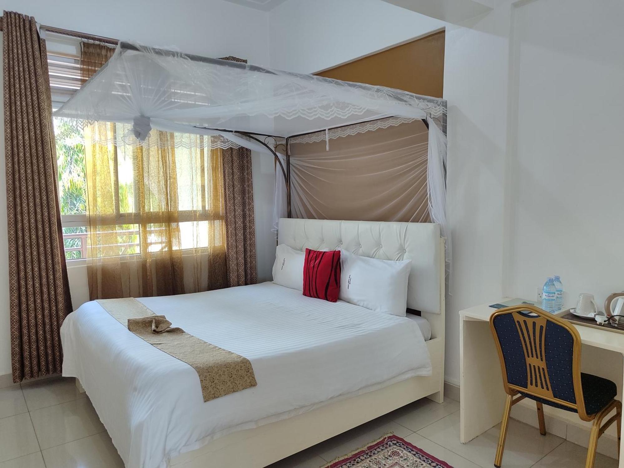 Garden Courts Hotel Masaka Екстер'єр фото